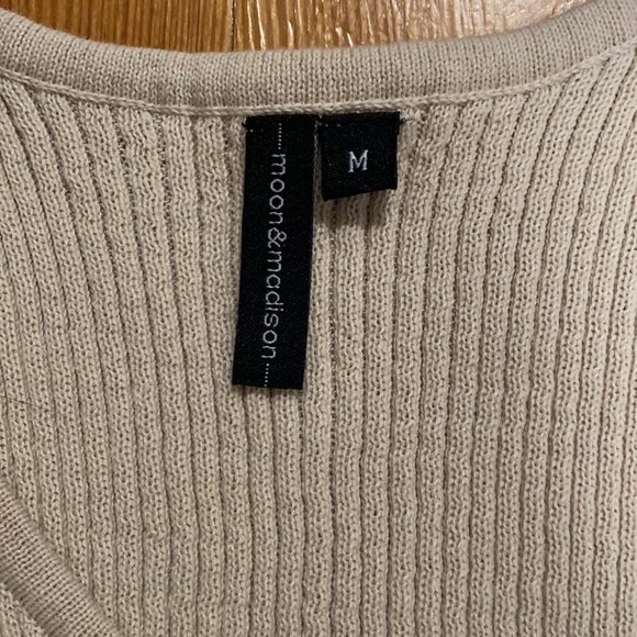 Tank sweater - Picture 2 of 2